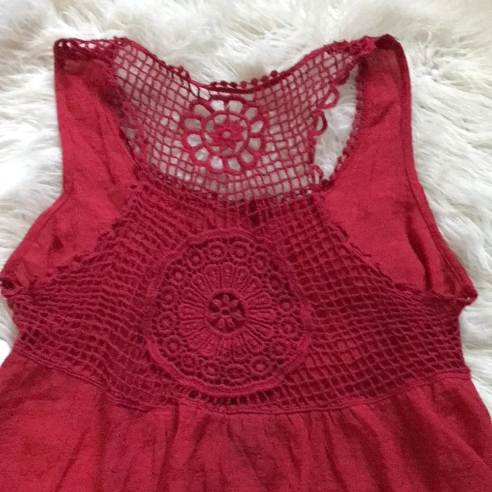 LACE RACERBACK BUTTON TANK - Picture 3 of 4